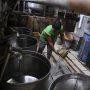 Sejak Tahun Baru, Sejumlah Konsumen Kangen Tahu Tempe di Pasar Kramat Jati