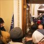 Mengapa Keamanan di Gedung Capitol Bisa Ditembus?