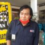 Pose Komeng di Surat Suara Viral, Netizen Paham Maksud Ekspresinya usai Arahkan Paku ke Dada