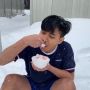 Bikin Geleng-geleng, Viral Pria Bikin Es Serut Sirup dari Salju