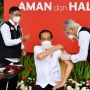 Dokter Penyuntik Vaksin Gemetaran, Jokowi: karena yang Disuntik Presiden