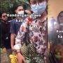 Viral! Kelewat Heboh, Pria Ini Bawa Kado Hasil Alam ke Pernikahan Teman