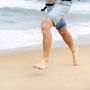 Ingin Sehat Sambil Bersenang-Senang? Seringlah Main di Pantai dan Berenang!