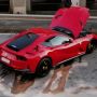 Dikendarai Tukang Cuci Mobil, Ferrari Punya Pesepak Bola Ini Ringsek