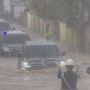Terjang Banjir Kalsel, Mobil Garang Tunggangan Presiden Jadi Sorotan