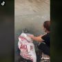 Jadi Perdebatan, Viral Aksi Sekeluarga Lepas 2 Karung Lele ke Sungai