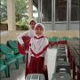 Dua Bocah SD Nyanyi Lagu Curhat Sekolah Online, Warganet Salfok ke Gitaris