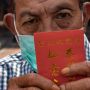 Pembagian Angpau untuk Lansia Sambut Imlek