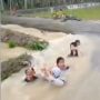 Bikin Para Gadis Girang, Penampakan Waterboom Low Budget Ini Viral