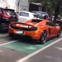 Viral Deretan Supercar Parkir di Jalur Sepeda, Mobil Ini Jadi Sorotan