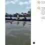 Aksi 'Power Rangers' Sambangi Korban Banjir, Bag-bagi Mukena dan Sajadah