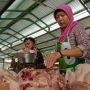 Penjual Daging Ayam di Banyuwangi Ini Beri Diskon Warga Terdampak Pandemi