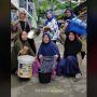 Pamer Aksi Viral di TikTok, Genk Emak-emak Ini Meresahkan Publik