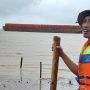 Lagi, Gara-gara Cuaca Buruk Kapal Tongkang Terdampar di Pantai Jepara
