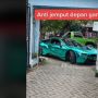 Cowok Bawa Supercar Masuk Gang Sempit, Alasannya Bikin Melongo