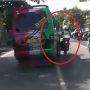 Viral Sopir Angkot Senggol Polisi hingga Terjatuh, Warganet: Usut Tuntas!