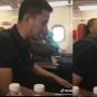Viral Pria Salat di Pesawat, Warganet Salah Fokus ke Wajahnya