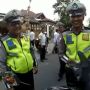 Kocak! Sering Kena Tilang, Pemotor dan Polisi Ini Malah Jadi Akrab