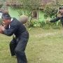 Pamer Ilmu Kanuragan Dilempar Batu Besar, Bapak-bapak Kesulitan Bernapas