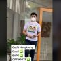 Malu Nongkrong Pakai Kaos Partai, Pria Ini Malah Bikin Warganet Iri