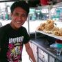 Mirip Dengan Vino G Bastian, Penjual Gorengan Ini Banjir Komentar Warganet