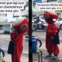 Menyentuh Hati, Pria Ini Traktir Minuman ke Bocah Berkostum Teletubbies