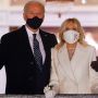 Korsase Jill Biden Curi Perhatian, Ternyata Hadiah Valentine dari Suami