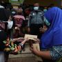 Kunjungi Korban Banjir di Pasuruan, Mensos Serahkan Santunan Kematian