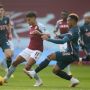 Aston Villa Paksa Pemain Arsenal Berlutut di Villa Park