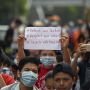 Militer Batasi Akses Internet, Ribuan Warga Myanmar Tetap Turun ke Jalan