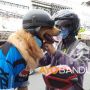 Viral Video Anjing Pakai Masker dan Helm, Aril Kebanjiran Order