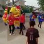 Momen Maskot Alfamart & Indomaret Ketemu di Jalan, Endingnya Tak Terduga