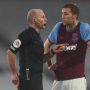 Keputusan Kontroversial Mike Dean Berujung Ancaman Pembunuhan