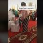 Bukannya Duduk Manis di Pelaminan, Pengantin Pria Malah Sibuk saat Resepsi