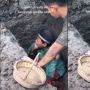 Bikin Mewek! Bocah Kumandangan Azan untuk Jenazah Sang Ayah, Videonya Viral