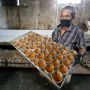 Meski Pandemi, Pengrajin Kue Keranjang Tetap Laris Manis di Online