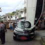 Viral Innova Berplat Merah Tertumbuk Honda Jazz, Kondisinya Bikin Salfok