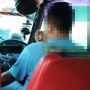 Heboh! Sopir Angkot di Cianjur Nyetir Sambil 'Ngelem'