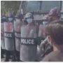 Saat Polisi Myanmar Lindungi Pendemo Kudeta Militer dari Meriam Air