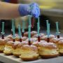 Begini Penampakan Donat 'Vaksin' Selai Manis di Toko Roti Swiss