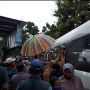 Rombongan Jokowi Diserbu Warga Usai Ziarah Makam Orang Tua, Ada Apa?