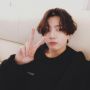 6 Tahun Pacaran Berakhir Nyesek, Kondangan Bawa 'Jungkook BTS'