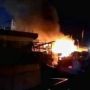 Terbakar Disambar Petir, KM Kartika Jaya Ditarik ke Luar Pelabuhan Samudera
