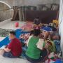 Korban Banjir Jakarta Mengungsi ke Musala, Pasrah Tak Bisa Jaga Jarak