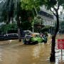 Mobil Terendam Banjir Kemang Dievakuasi Pakai Mobil Off Road IOF dan IMI