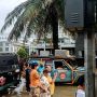Proses Evakuasi 11 Mobil Tenggelam di Kemang Pakai Mobil Off Road