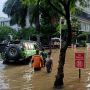 11 Mobil Tenggelam di Banjir Kemang Akhirnya Bisa Dievakuasi
