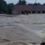 Tanggul Sungai Citarum Jebol, Desa Sumberurip Bekasi Terendam Banjir