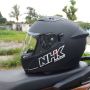 Ngabubutips: 3 Risiko Gunakan Helm Tanpa Visor, Berbahaya untuk Mata?