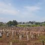 TPU Bambu Apus Kebanjiran, Kuburan Pasien Covid-19 Amblas